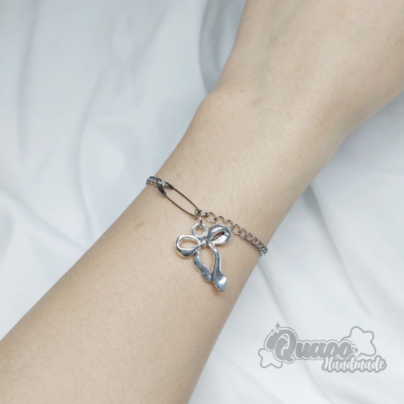 Vòng tay safety pin mini, vòng tay tự do - Quaoo handmade | Shopee Việt Nam
