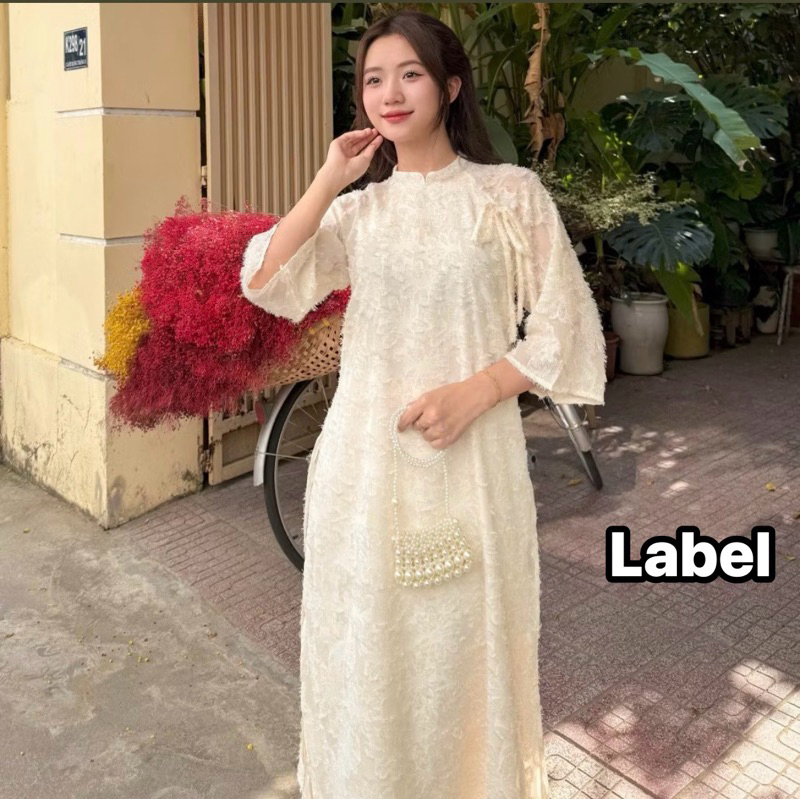 Áo dài cách tân hoa nổi nhiều màu, Yến phượng kèm quần lụa, lông vũ hoa tua rua (LABEL_STORE)