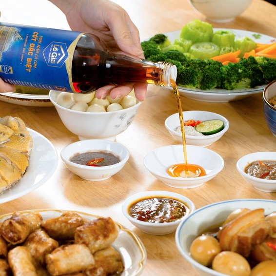 Ảnh Hộp quà tặng 02 chai nước mắm Lê Gia cốt đặc biệt chai thủy tinh 525ml 3