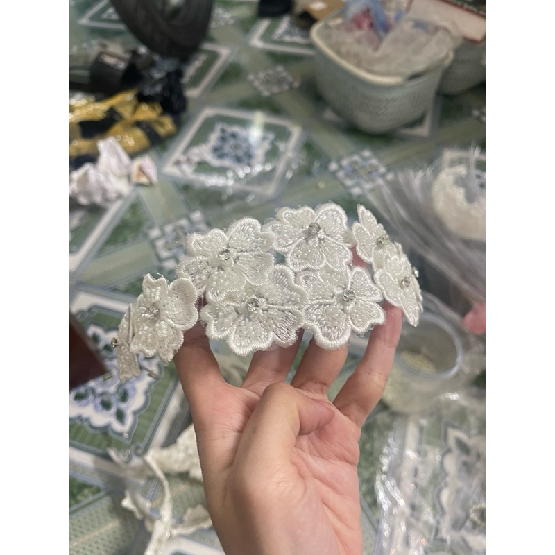bờm cô dâu hoa ren lấp lánh xinh
