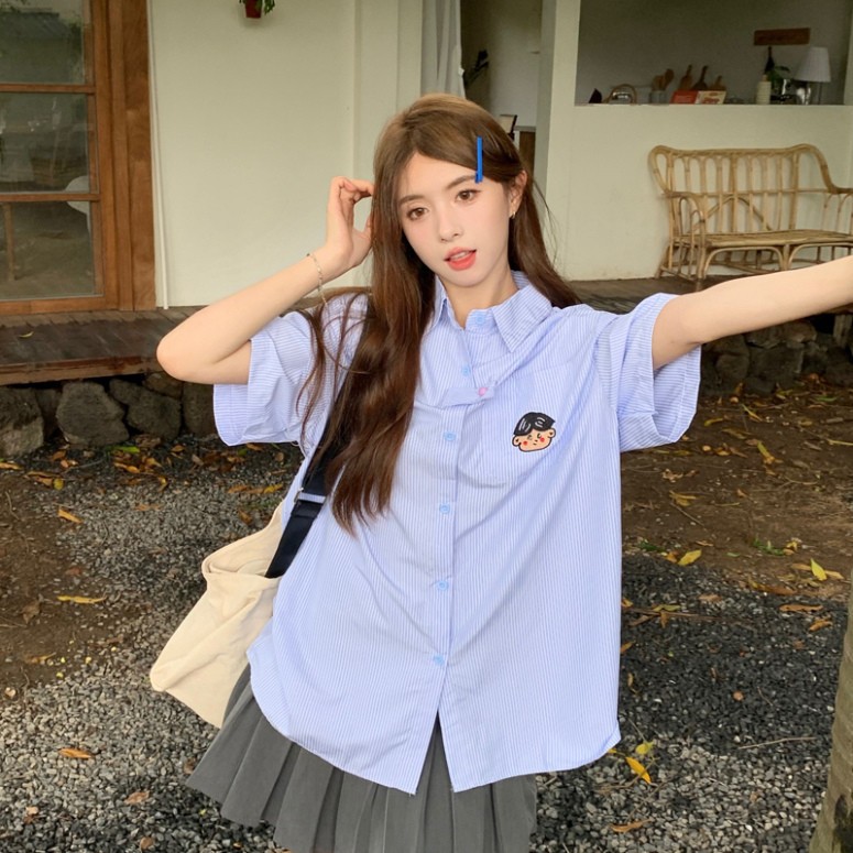Áo sơ mi LIVE GREAT ngắn tay họa tiết kẻ sọc màu xanh dương phong cách Hàn Quốc thời trang mùa hè mới cho nữ | BigBuy360 - bigbuy360.vn