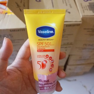 Serum chống nắng cơ thể Vaseline 50x bảo vệ da với SPF 50+ PA++++ giúp da sáng hơn gấp 2X