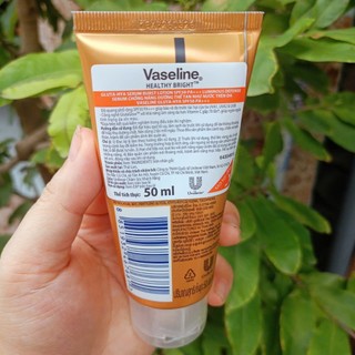 Serum chống nắng cơ thể Vaseline 50x bảo vệ da với SPF 50+ PA++++ giúp da sáng hơn gấp 2X