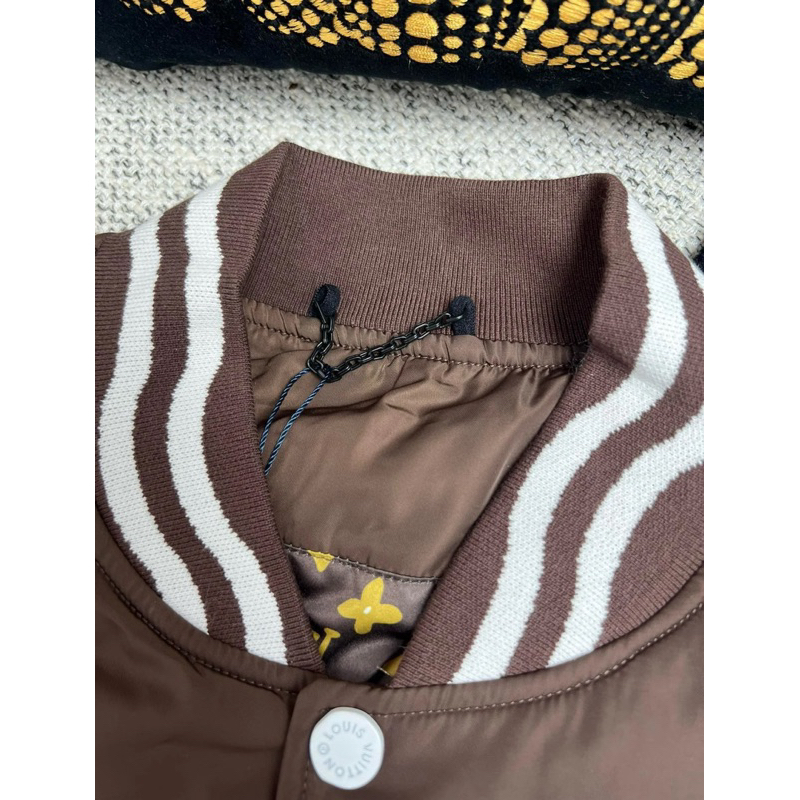 ⚡️[Hight Quality] Áo Khoác Bomber Lu1s Vu11on 1AFPWZ Varsity Jacket 25FW - Điểm Nhấn Logo Icon Thêu Cao Cấp Nam Nữ.