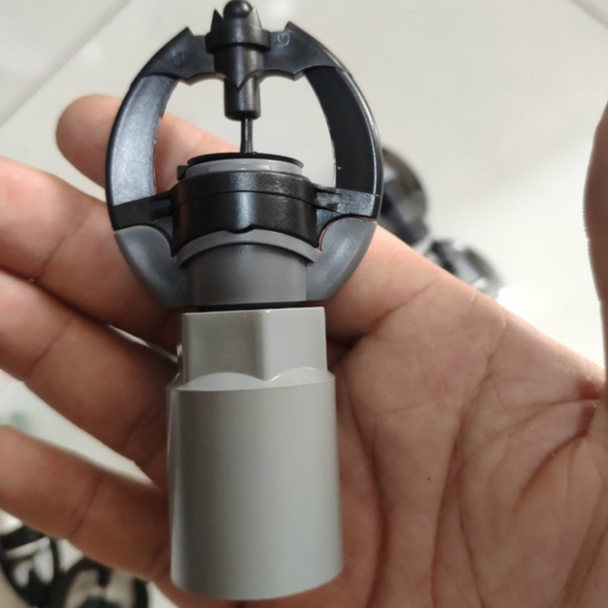 Béc Phun Mưa, Béc Tưới Cây SD9000 PC 135L bù áp Độ Phủ Nước Đều- Tặng nối 21 PVC