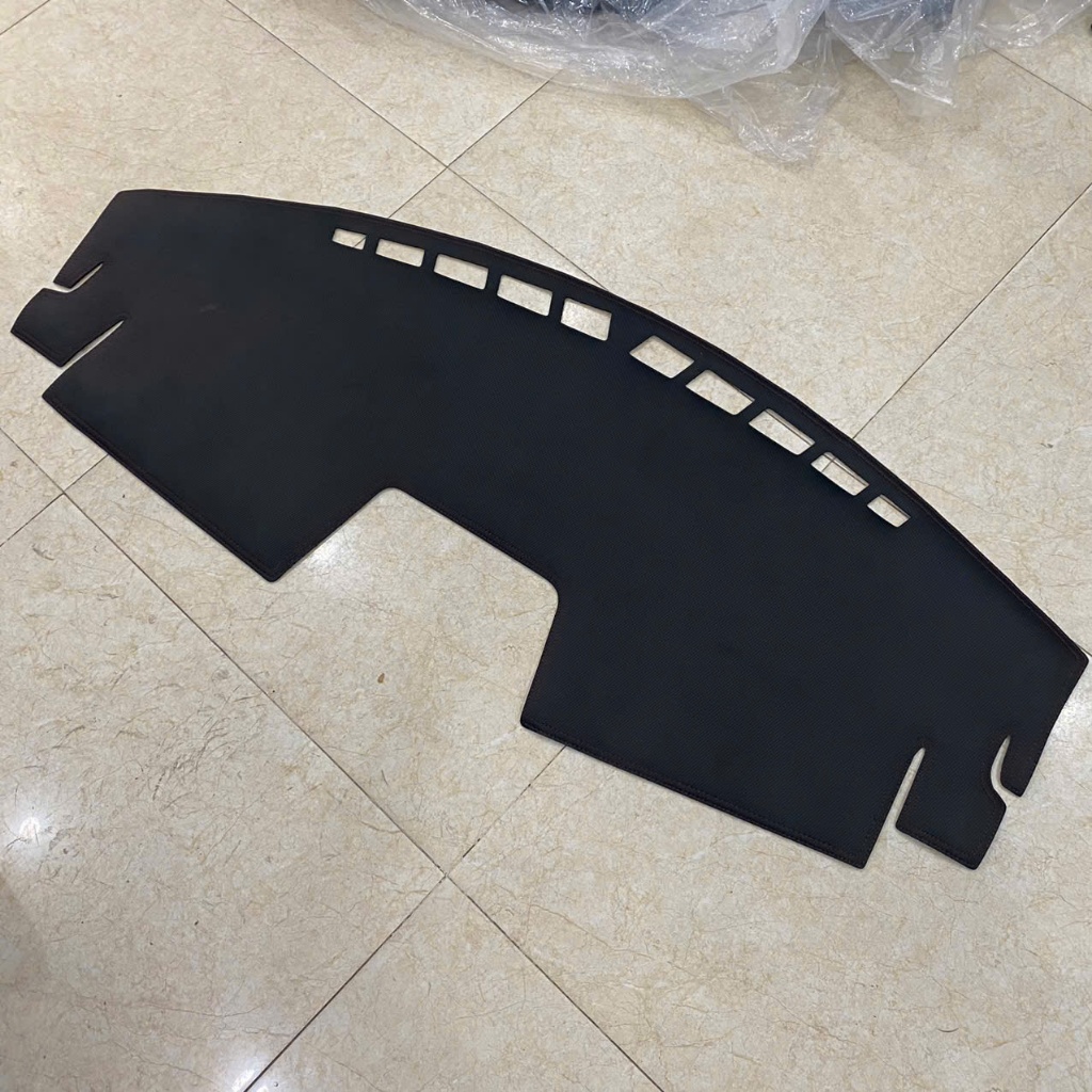 Thảm taplo DA CARBON xe Vinfast VF3 màu đen 3 lớp, dày dặn, dế có chống trượt