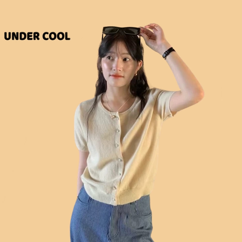 Áo len cộc tay nữ UNDERCOOL dáng basic có cúc chất len mềm mại thiết kế đơn giản mặc hàng ngày ACT44