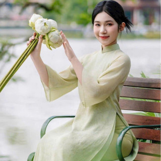 Áo dài nữ cách tân dáng suông cửu nguyệt xanh áo dài Saam màu xanh rêu tay lỡ 4 tà hottrend Tết 2025