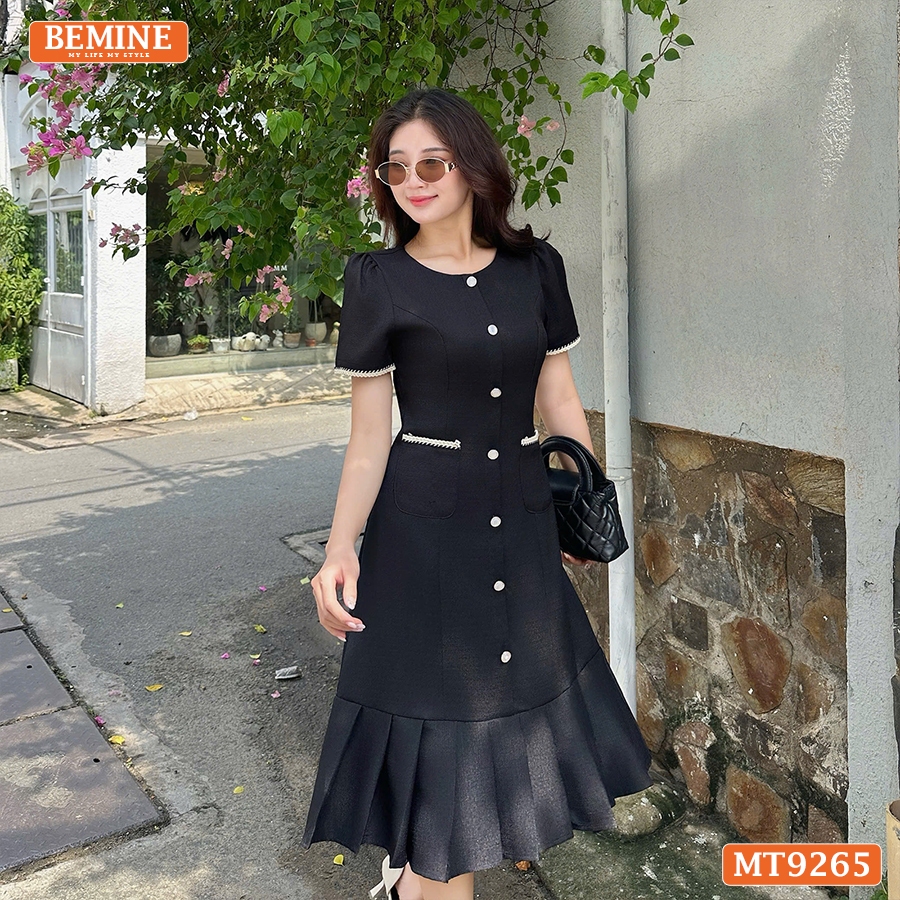 Ảnh Đầm thiết kế cổ tròn đính nút dáng đuôi cá có xếp ly BEMINE MT9265 4