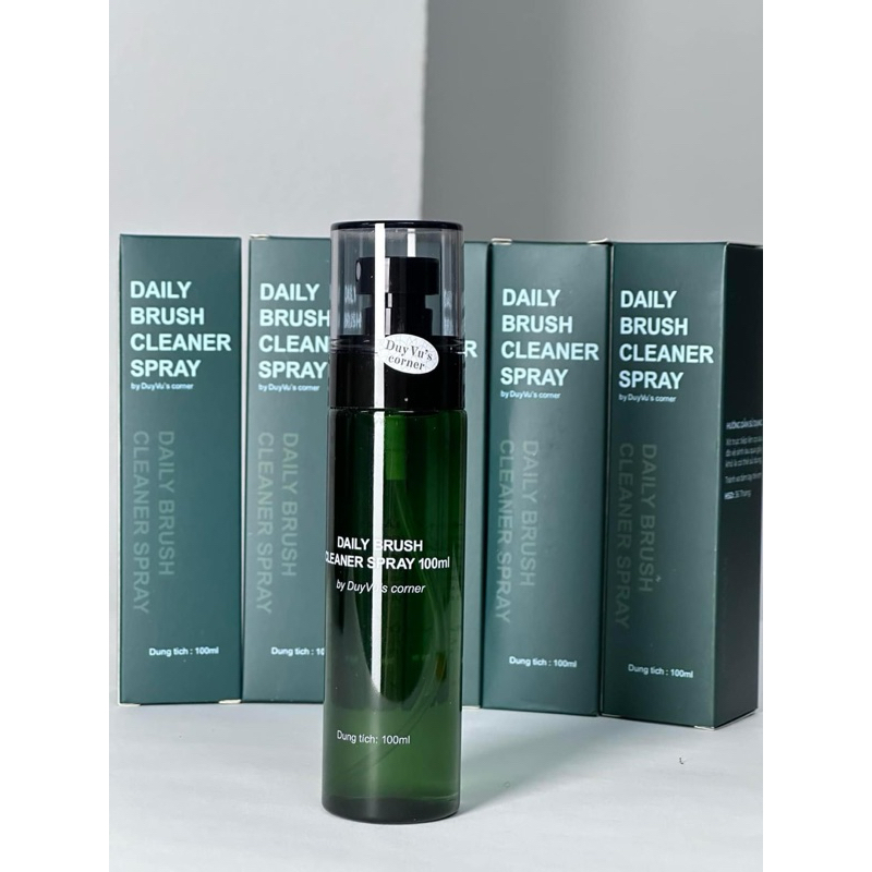 Dung dịch vệ sinh cọ make up Duy Vũ's corner Daily Brush Cleaner Spray, giúp giữ cọ sạch sẽ, mềm mịn, bám phấn lâu dài.