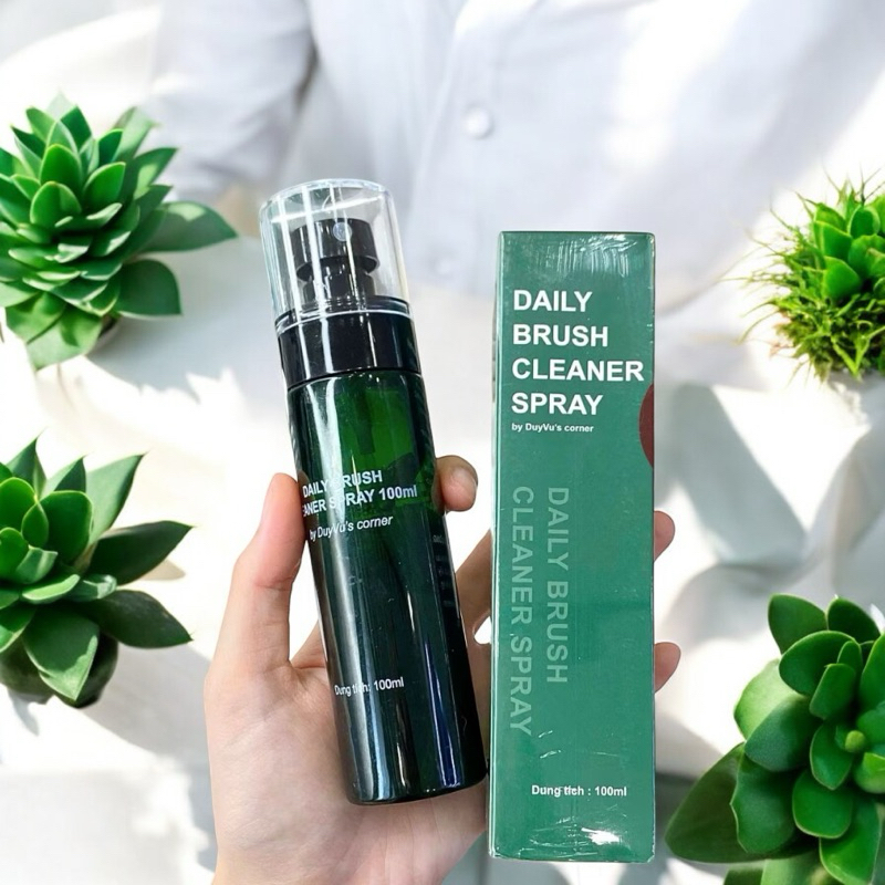 Dung dịch vệ sinh cọ make up Duy Vũ's corner Daily Brush Cleaner Spray, giúp giữ cọ sạch sẽ, mềm mịn, bám phấn lâu dài.