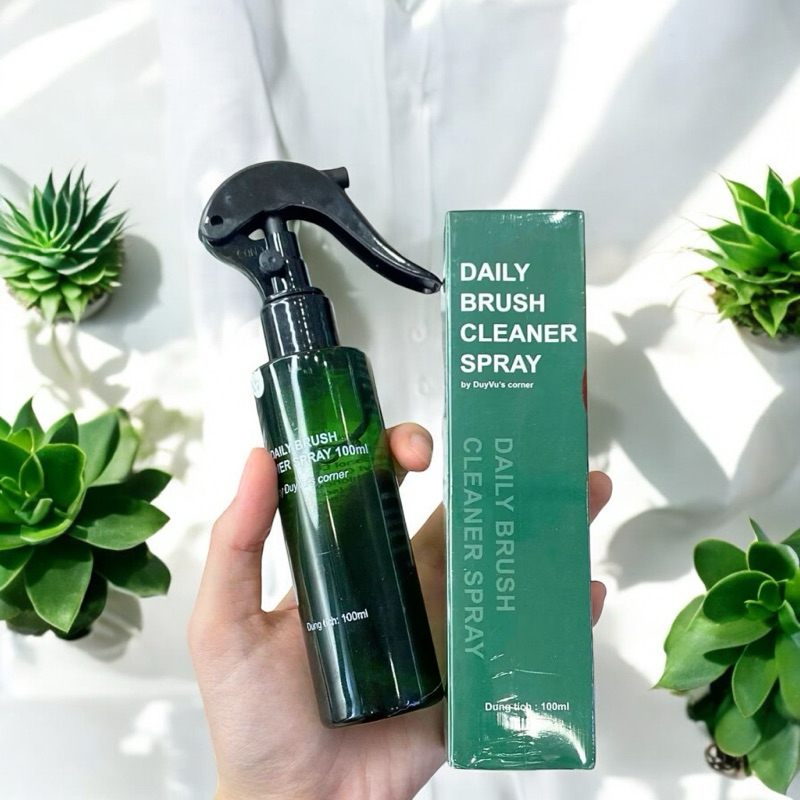 Dung dịch vệ sinh cọ make up Duy Vũ's corner Daily Brush Cleaner Spray, giúp giữ cọ sạch sẽ, mềm mịn, bám phấn lâu dài.