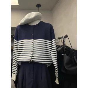 M.H STYLE ORDER Dongaemun Thời trang mới mùa thu sọc khối màu cổ tròn nút áo len dệt kim dài