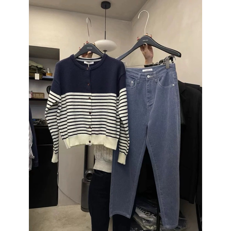 M.H STYLE ORDER Dongaemun Thời trang mới mùa thu sọc khối màu cổ tròn nút áo len dệt kim dài