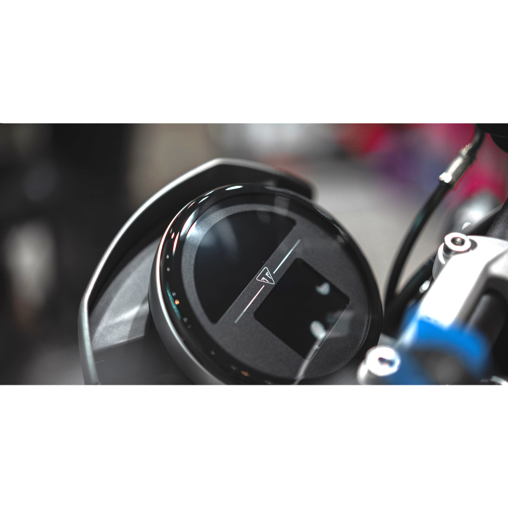 PPF dán bảo vệ đồng hồ, đèn pha Triumph Trident 660. PPF nhập khẩu