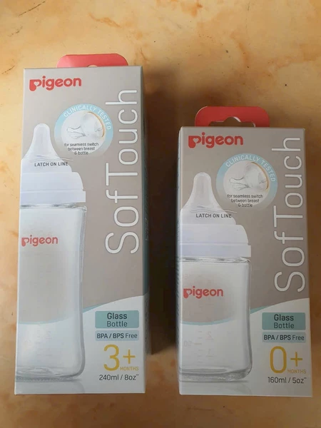 Bình sữa thủy tinh Pigeon Cổ Hẹp và Cổ Rộng 120ml /240ml với núm vú silicone siêu mềm