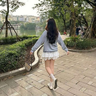 Set áo thun dài tay phối ren, buộc dây nơ vai phối chân váy tầng phối ren thêu hoa nổi