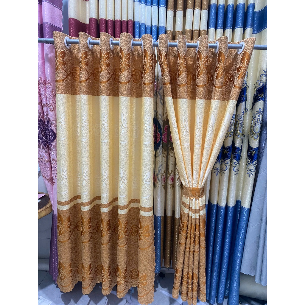 Gấm hoa văn màu vàng  phối nên kem vàng giá của 1 Tam rèm căng thẳng ( chưa bao gồm thanh treo) cản nắng 70%