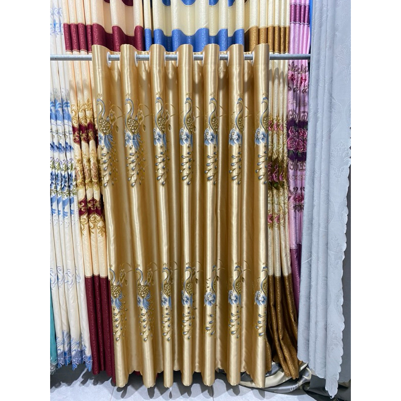 1 TẤM GẤM  3D MÀU VÀNG CON CÔNG  CHƯA CÓ CÂY TREO - TREO 1 TẤM MUA 1 TẤM _TREO 2 TẤM MUA 2 TẤM RÈM CỬA VIỆT HÀN