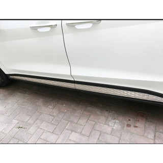 Nẹp Sườn Hyundai Custin Chất Liệu Inox Sáng Bóng
