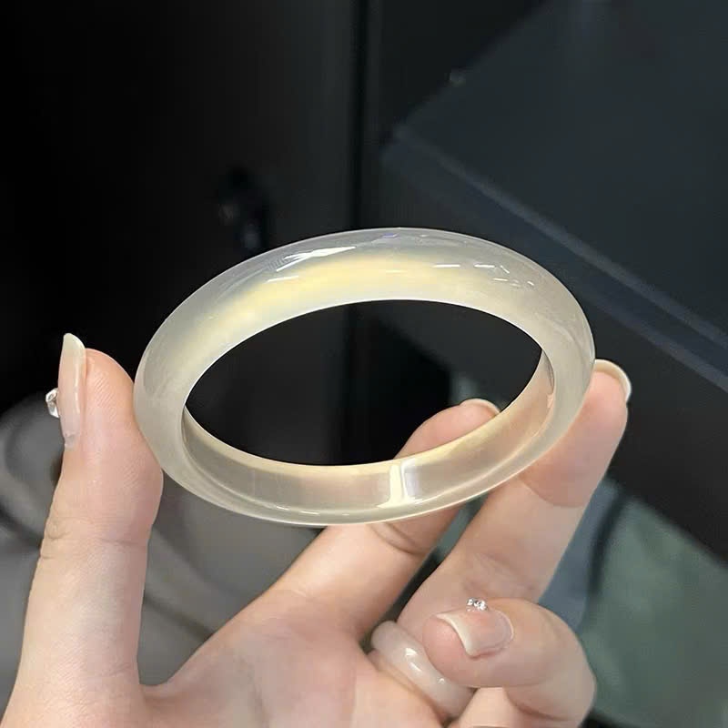 Vòng Mã Não Bạch Nguyệt Quang Độ Sáng 6a Có Ánh Vàng Kèm Kiểm Định PNJ - Ngọc Trai Trường Thịnh