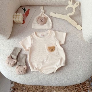 Set Body 3 chi tiết cho bé đầy tháng, thôi nôi 3-9kg. Body kèm nón và tất dễ thương. Dino Kids