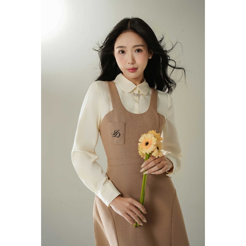 Ảnh Đầm giả yếm cổ đức thêu ngực 1F22.2410K, Váy đầm sơ mi phối yếm một lớp kiểu dáng basic thanh lịch dành cho quý cô JM 2