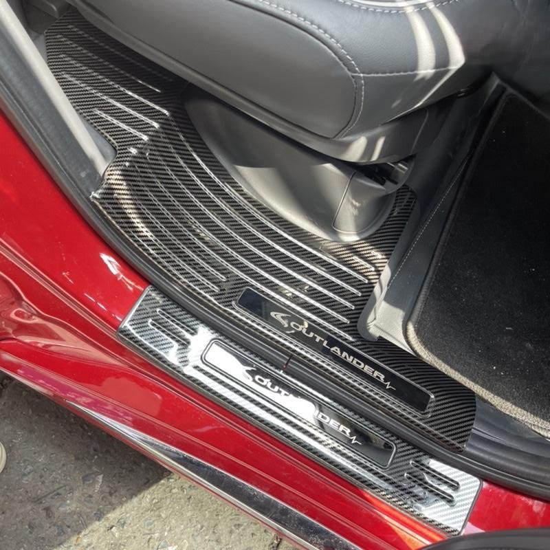 Ốp bậc cửa xe Mitsubishi Outlander, nẹp bước chân Outlander 2021-2023, Chất liệu Carbon cao cấp