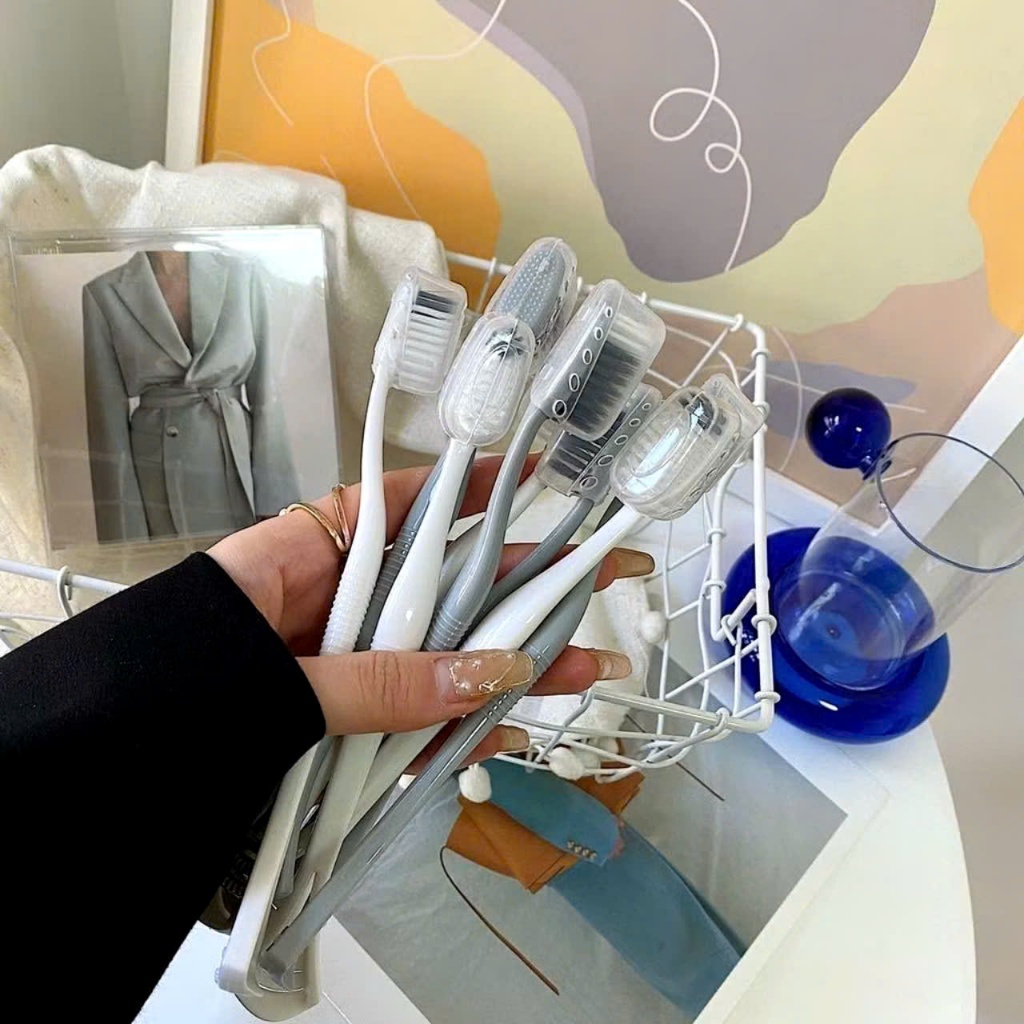 HỘP 8 BÀN CHẢI ĐNHS RĂNG,  Hộp 8 chiếc bàn chải đánh răng 2 in 1 có rơ lưỡi tiện dụng - MA: BANCHAIDANHRANG065