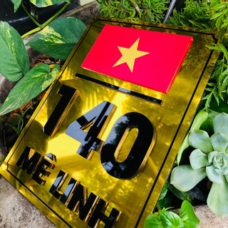 BẢNG SỐ NHÀ  IN HÌNH LÁ CỜ VIỆT NAM. in uv công nghệ cao,ngoài trời sang trọng
