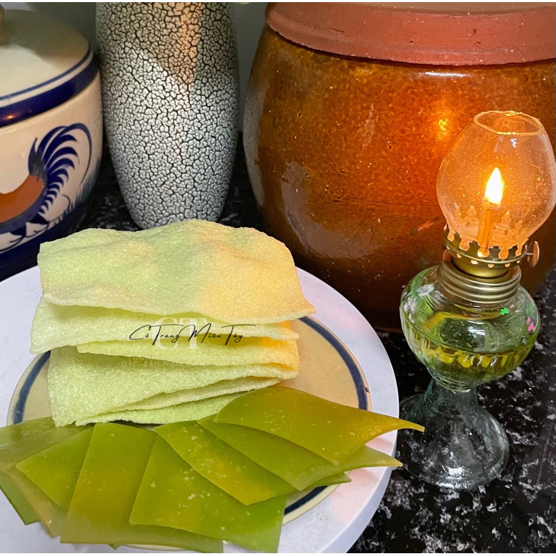 Bánh Phồng Lá Dứa Tươi Cô Trang Miền Tây Đặc Sản Năm Căn -Cà Mau (Túi Zip 500 gram)