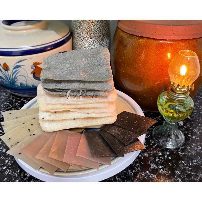 Bánh phồng Tam Vị Chuối - Khoai môn - Mè đen / Bánh phồng ngon / Đặc sản Năm Căn cà mau / Cô Trang Miền Tây / Túi 500g