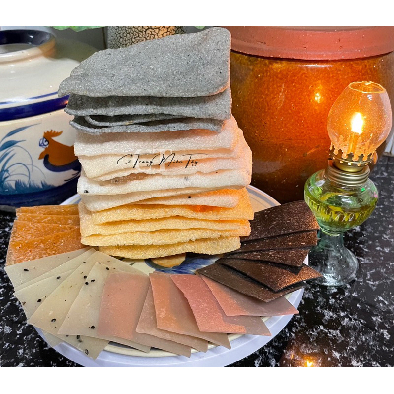 Bánh Phồng Tứ Vi Tôm Chuối Khoai Môn Mè Đen / Đặc Sản Năm Căn Cà Mau / Hộp 500g
