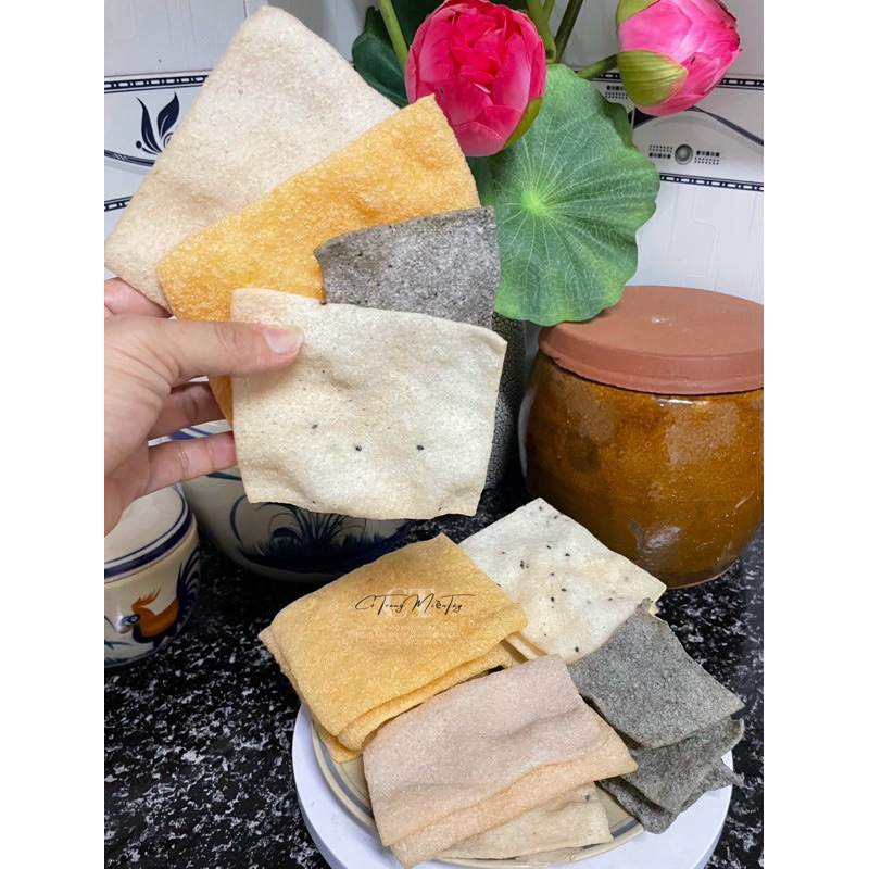 Bánh Phồng Tứ Vi Tôm Chuối Khoai Môn Mè Đen / Đặc Sản Năm Căn Cà Mau / Hộp 500g