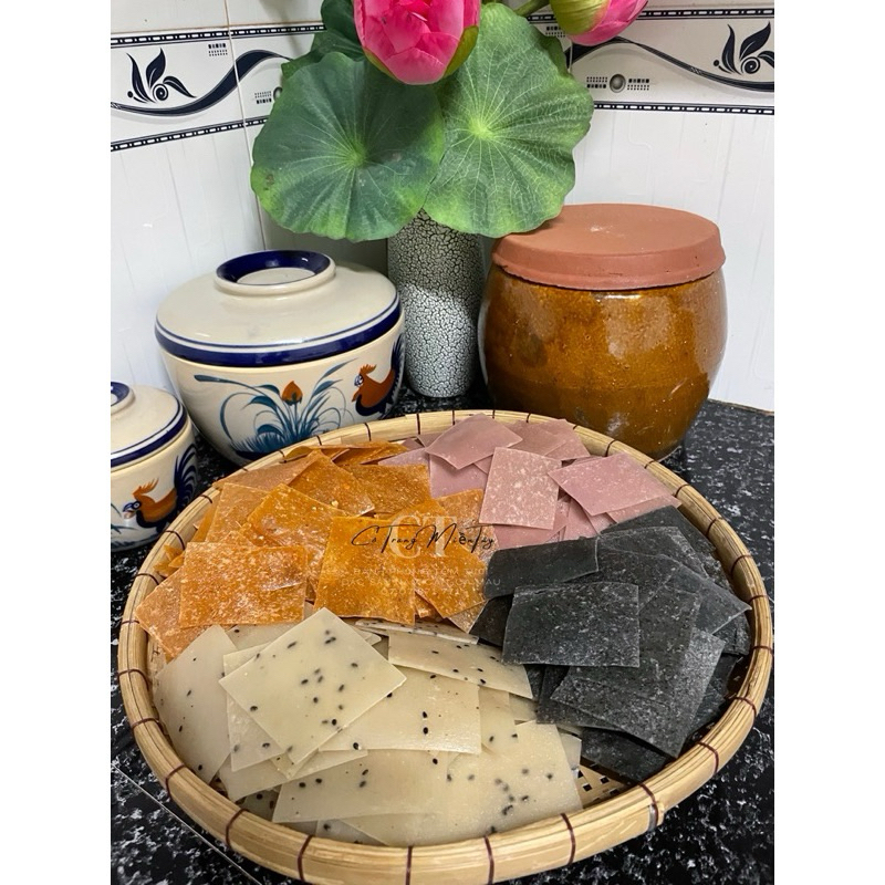 Bánh Phồng Tứ Vi Tôm Chuối Khoai Môn Mè Đen / Đặc Sản Năm Căn Cà Mau / Hộp 500g