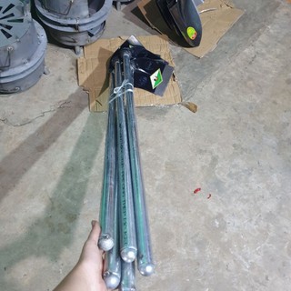 cuốc thép có cán dài bằng sắt