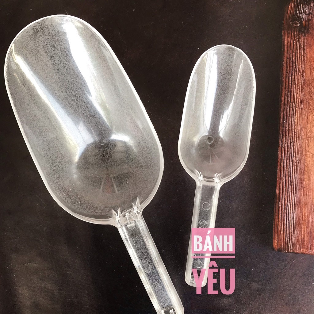 Muỗng xúc bột /xúc đá nhựa cứng trong suốt