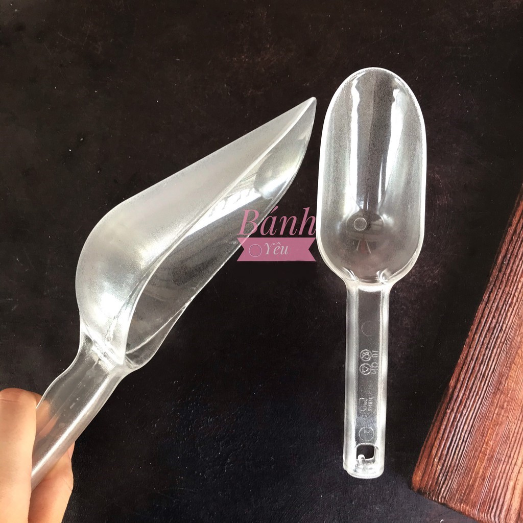 Muỗng xúc bột /xúc đá nhựa cứng trong suốt