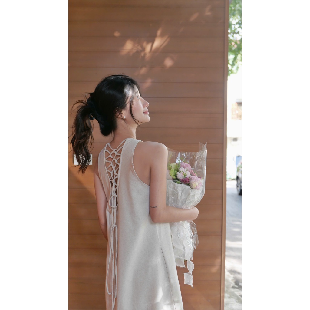 Đầm suôn dáng dài đan dây sau lưng
