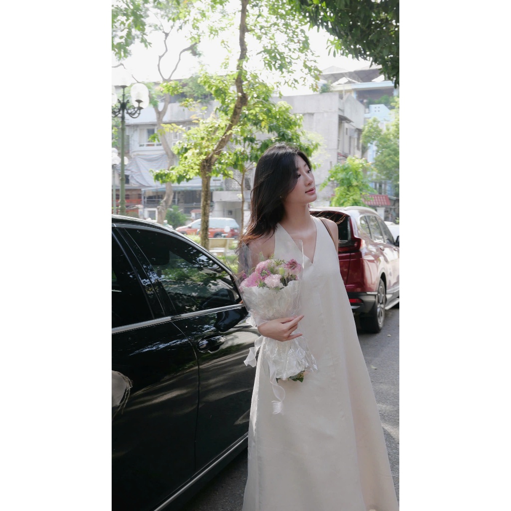 Đầm suôn dáng dài đan dây sau lưng