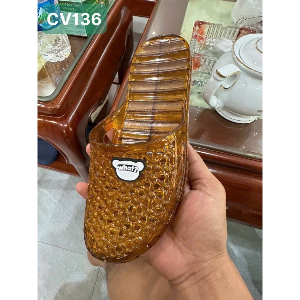 Dép sục nữ nhựa trong suốt bít mũi 136 có lỗ thoáng đi làm, văn phòng, công sở, nhà tắm chống trơn trượt