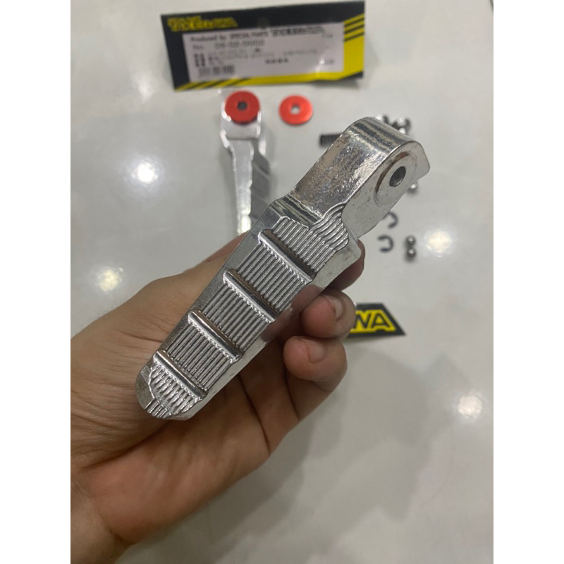 Gác Chân Sau Takegawa Gắn Xe HONDA YAMAHA, Wave, Fu Led, AB ,Nhôm Đúc ( Tặng kèm long đền đỏ )