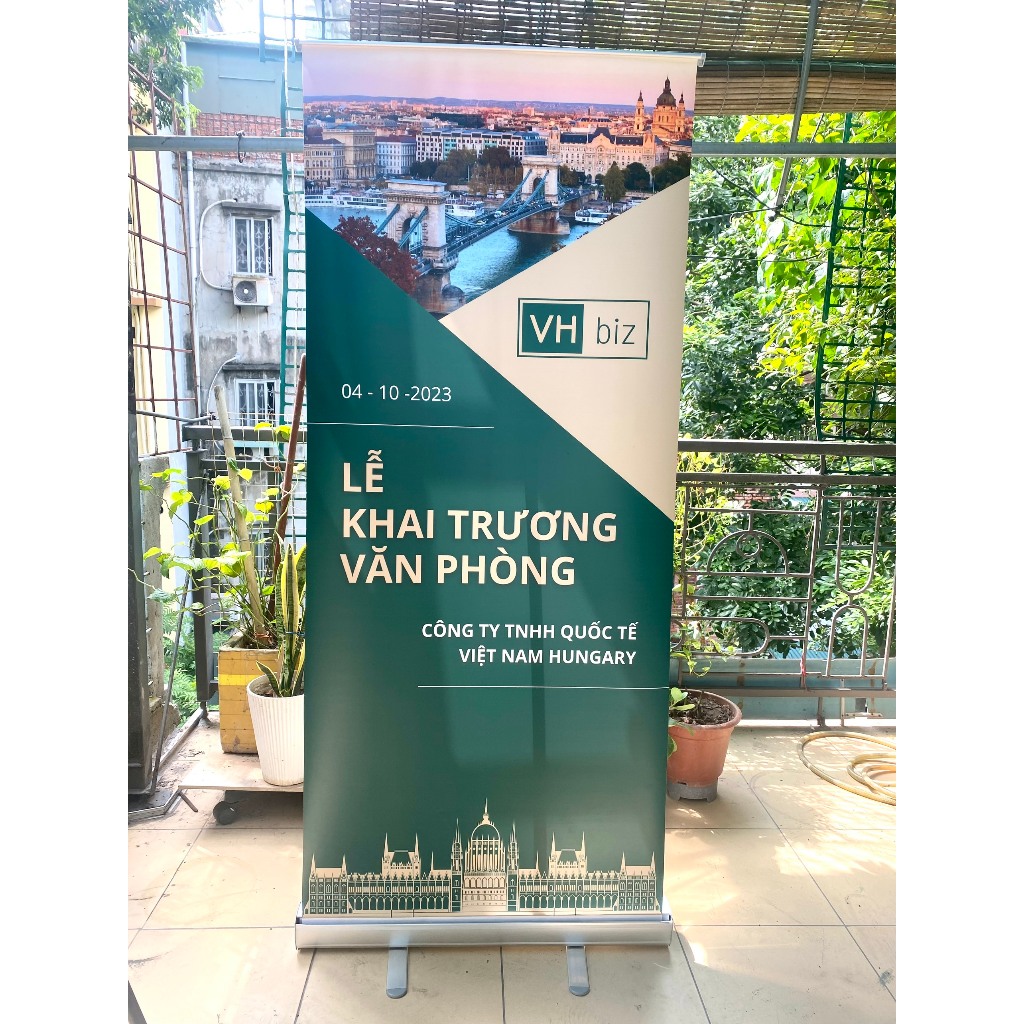 Chân Standee cuốn, chân X. Giá đỡ Standee loại thường/ loại xịn