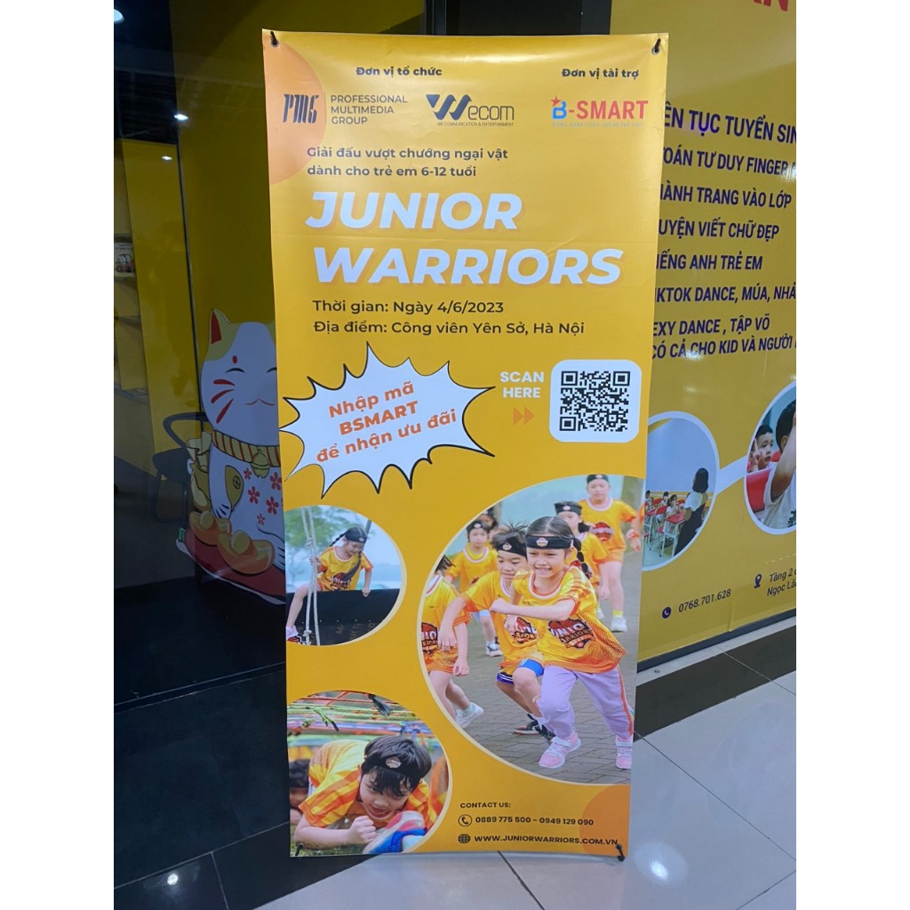 Chân Standee cuốn, chân X. Giá đỡ Standee loại thường/ loại xịn
