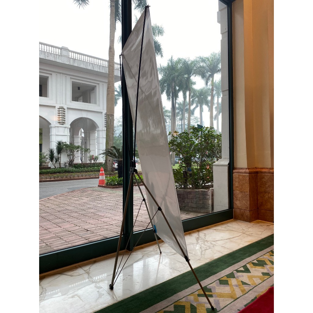 Chân Standee cuốn, chân X. Giá đỡ Standee loại thường/ loại xịn