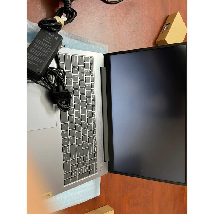 Lenovo IdeaPad Slim 3 15IAH8