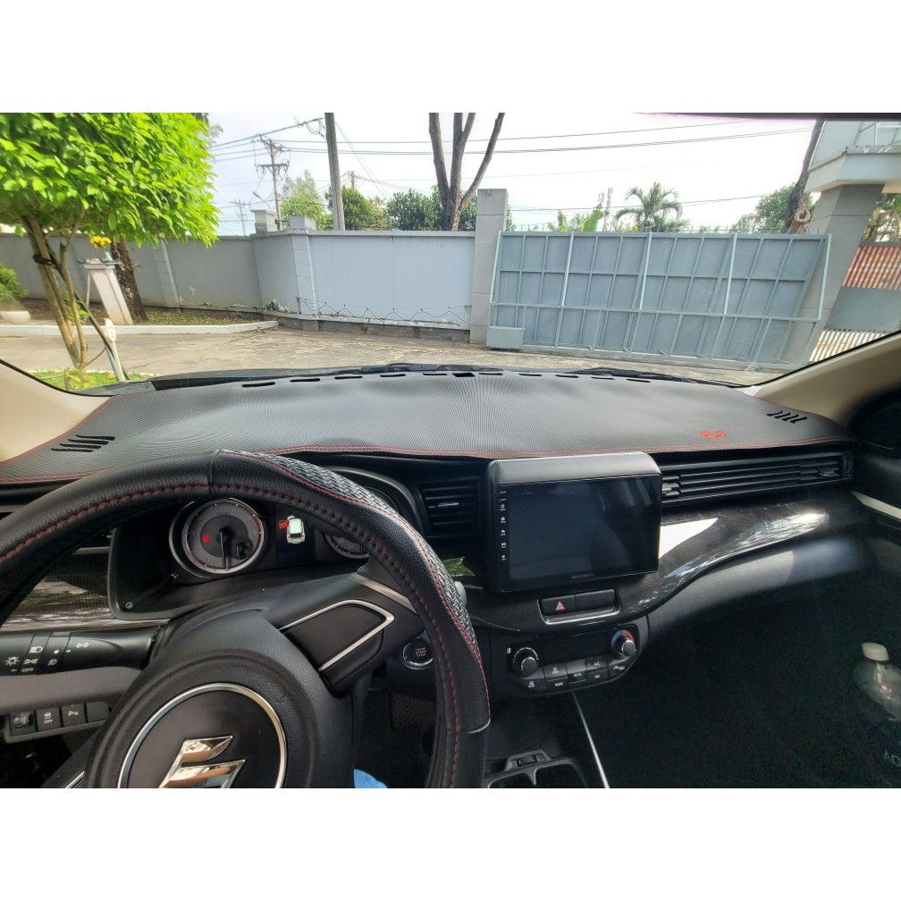 Thảm taplo xe ô tô Suzuki XL7 2019-2023 , da vân carbon hoặc nhung lông cừu . Hàng đẹp xuất sắc