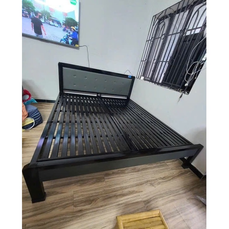 Giường sắt đơn hộp 4x8 màu kem trắng siêu đẹp.