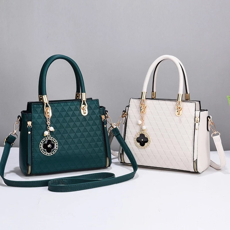 Túi xách thiết kế cao cấp sang trọng quý phái có tặng lắc treo Mun Store 94 TCU34