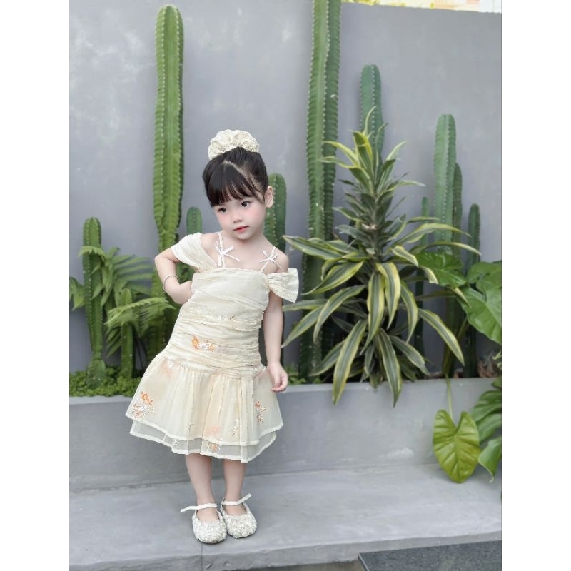 Đầm nhún thêu hoa hai dây trễ vai Hàng Thiết Kế hai lớp cho bé và mẹ có size từ 15-55kg